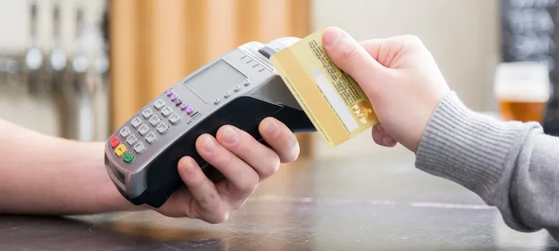 Cómo saber si una tarjeta de crédito tiene seguro incluido